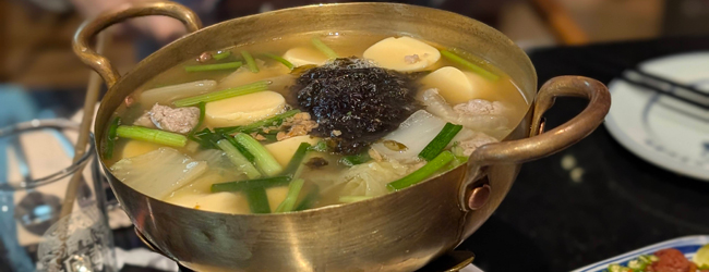 Séjours linguistiques en Thaïlande Bangkok avec LISA! – cuisine, culture et expériences culinaires Soupe thaïlandaise à Bangkok Thaïlande lors d’un séjour linguistique LISA! montrant la cuisine traditionnelle