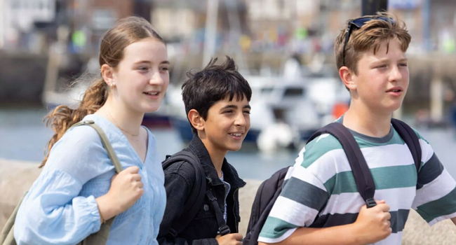 Séjours linguistiques à Portsmouth avec LISA! – excursions, découverte de la ville et idées de voyage Étudiants à Portsmouth lors d’un séjour linguistique LISA! explorent la ville et découvrent de nouvelles idées de voyage