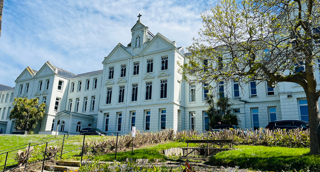 École de langues à Jersey Angleterre lors d’un séjour linguistique LISA! pour étudiants dans un summer college