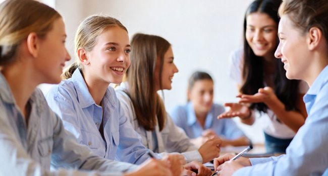 Étudiants en cours d’anglais à Malte San Gwann dans un cours de langue apprenant l’anglais