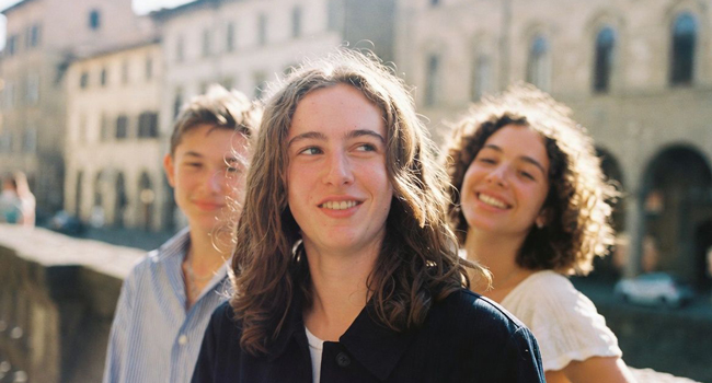 Élèves souriants impatients de participer à un séjour linguistique LISA! d’italien à Florence, en Italie