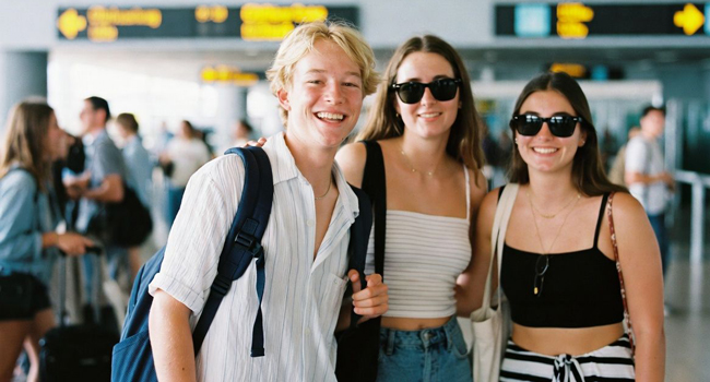 Séjour linguistique italien à Lignano avec LISA! – commencez votre aventure linguistique en Italie Jeunes arrivant en Italie pour leur séjour linguistique LISA! à Lignano afin d’apprendre l’italien dans une ambiance internationale