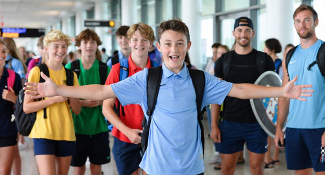 Arrivée à Orbetello pour un séjour linguistique LISA! d’italien Groupe d’élèves à leur arrivée pour un séjour linguistique LISA! d’italien à Orbetello, en Italie