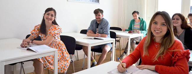 LISA-Sprachreisen-Erwachsene-Deutsch-Deutschland-Berlin-Mitte-Sprachschule-Unterricht-Gemeinsam-Sprechen LISA-Sprachreisen-Erwachsene-Deutsch-Deutschland-Berlin-Mitte-Sprachschule-Unterricht-Gemeinsam-Sprechen