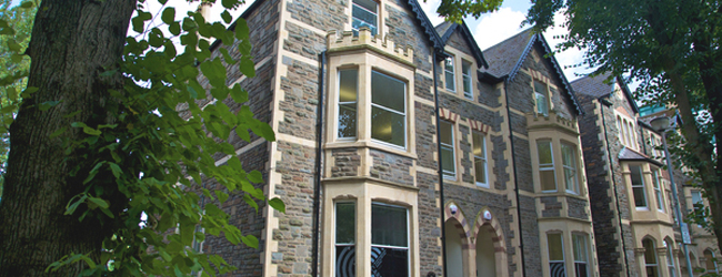 LISA-Sprachreisen-Erwachsene-Englisch-England-Cardiff-Sprachschule-Park-Gruen-Gebaeude LISA-Sprachreisen-Erwachsene-Englisch-England-Cardiff-Sprachschule-Park-Gruen-Gebaeude