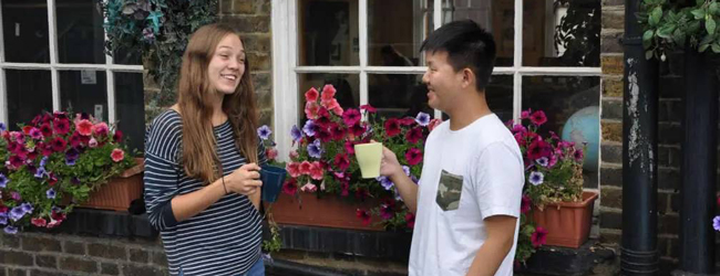 LISA-Sprachreisen-Erwachsene-Englisch-England-London-Camden-Sprachschule-Unterhaltung-Lernen-Kaffee