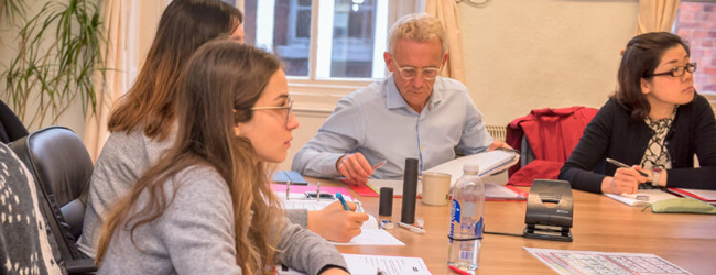 LISA-Sprachreisen-Erwachsene-Englisch-England-Shrewsbury-Schule-Unterricht-Lernen-Gruppe LISA-Sprachreisen-Erwachsene-Englisch-England-Shrewsbury-Schule-Unterricht-Lernen-Gruppe