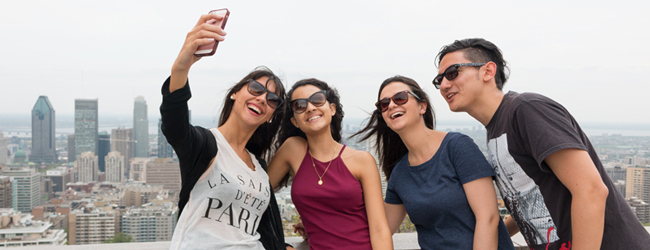 LISA-Sprachreisen-Erwachsene-Englisch-Franzoesisch-Kanada-Montreal-Ausflug-Gruppe-Selfie-Aussicht
