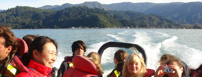 LISA-Sprachreisen-Erwachsene-Englisch-Neuseeland-Nelson-Ausflug-Jet-Boat-See-Wind LISA-Sprachreisen-Erwachsene-Englisch-Neuseeland-Nelson-Ausflug-Jet-Boat-See-Wind