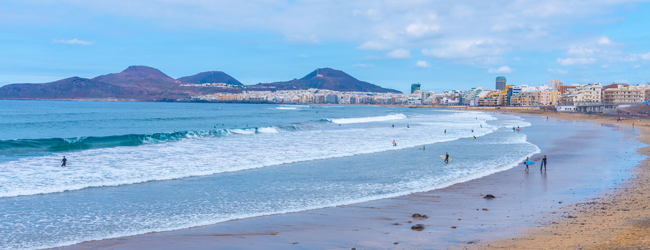 LISA-Sprachreisen-Erwachsene-Spanisch-Spanien-Las-Palmas-Las-Canteras-Beach-Bucht-Strand-Wellen LISA-Sprachreisen-Erwachsene-Spanisch-Spanien-Las-Palmas-Las-Canteras-Beach-Bucht-Strand-Wellen