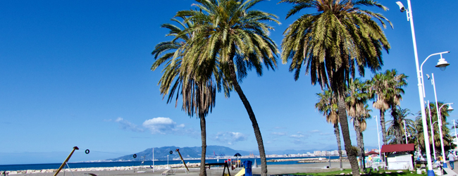 Blick auf das Meer von der Promenade in Pedregalejo in Malaga