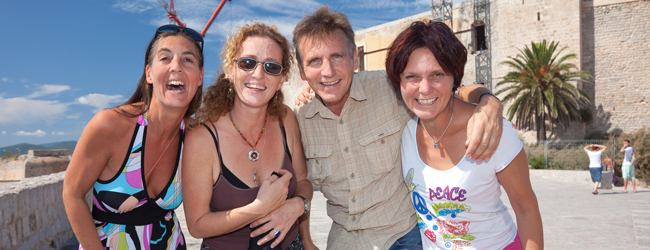 Sprach- und Kulturreise in Palma de Mallorca Fröhliches Bild von älteren Kursteilnehmer bei einer Sprach- und Kulturreise 50 Plus auf Mallorca