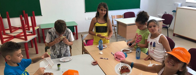 LISA-Sprachreisen-Familien-Englisch-Malta-San-Gwann-Unterricht-Kinder-Gruppe-Essen LISA-Sprachreisen-Familien-Englisch-Malta-San-Gwann-Unterricht-Kinder-Gruppe-Essen