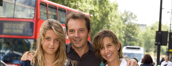 LISA-Sprachreisen-Schueler-Englisch-England-London-Familienprogramm-Familie-London-Doppeldecker-Bus