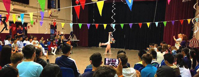 LISA-Sprachreisen-Schueler-Englisch-England-Nottingham-Trent-College-Drama-Auffuehrung LISA-Sprachreisen-Schueler-Englisch-England-Nottingham-Trent-College-Drama-Auffuehrung