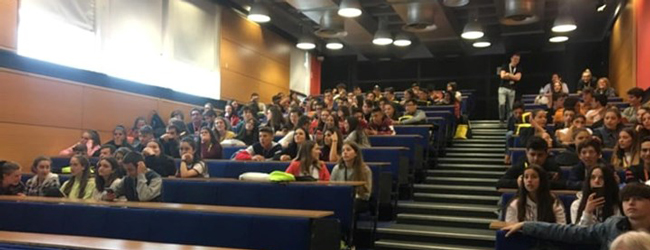 LISA-Sprachreisen-Schueler-Englisch-England-Schottland-Edinburgh-Merchiston-Schule-Lecture-Theatre