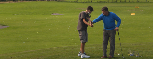 LISA-Sprachreisen-Schueler-Englisch-Iralnd-Kilkenny-Zusatz-Optionen-Golf-Spielen