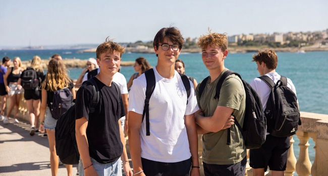 5 Schueler Malta St Julians Ausflug Meer Promenade 100% Sicherheit