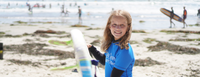 LISA-Sprachreisen-Schueler-Englisch-USA-San-Diego-Wellen-Surfen-Freizeit-Surfboard