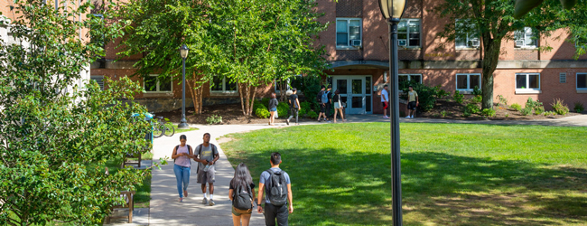 LISA-Sprachreisen-Young-Adults-Englisch-USA-New-York-Campus-College-Gelaende-Park LISA-Sprachreisen-Young-Adults-Englisch-USA-New-York-Campus-College-Gelaende-Park