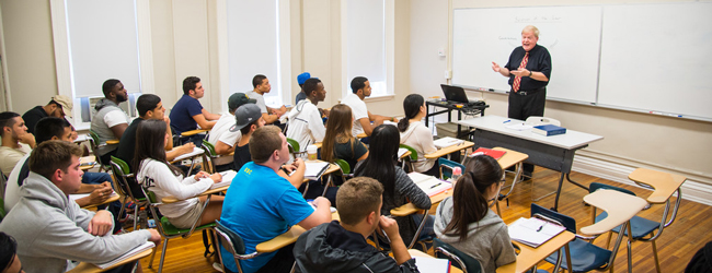 LISA-Sprachreisen-Young-Adults-Englisch-USA-New-York-Campus-Unterricht-Klasse-Lehrer LISA-Sprachreisen-Young-Adults-Englisch-USA-New-York-Campus-Unterricht-Klasse-Lehrer