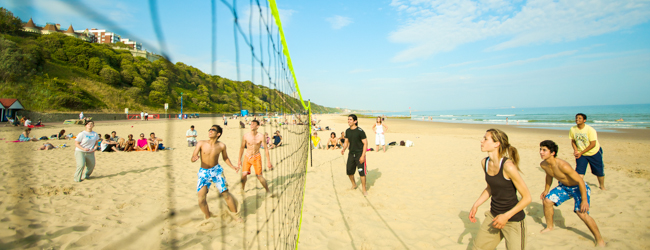 LISA-sprachreisen-schueler-englisch-bournemouth-park-sport-strand-volleyball-meer-spass-sonne-freizeitprogramm LISA-sprachreisen-schueler-englisch-bournemouth-park-sport-strand-volleyball-meer-spass-sonne-freizeitprogramm